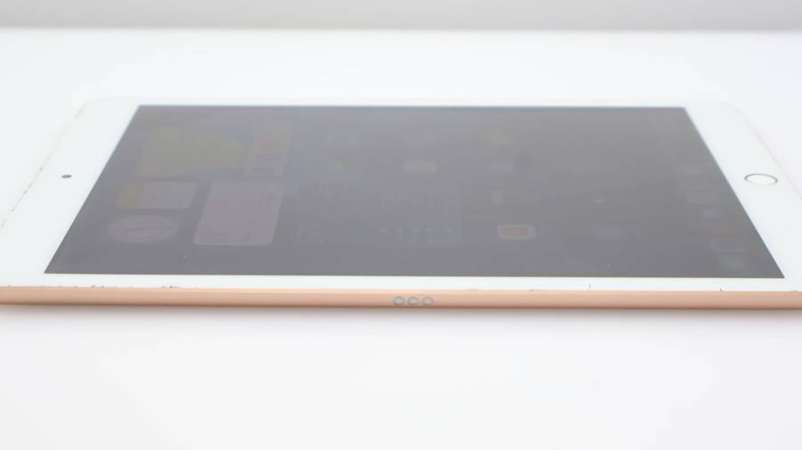 iPad 10.2" 8th Gen ( Wi-Fi/Cellular) 128GB Minor Back Light Issue Rose Gold