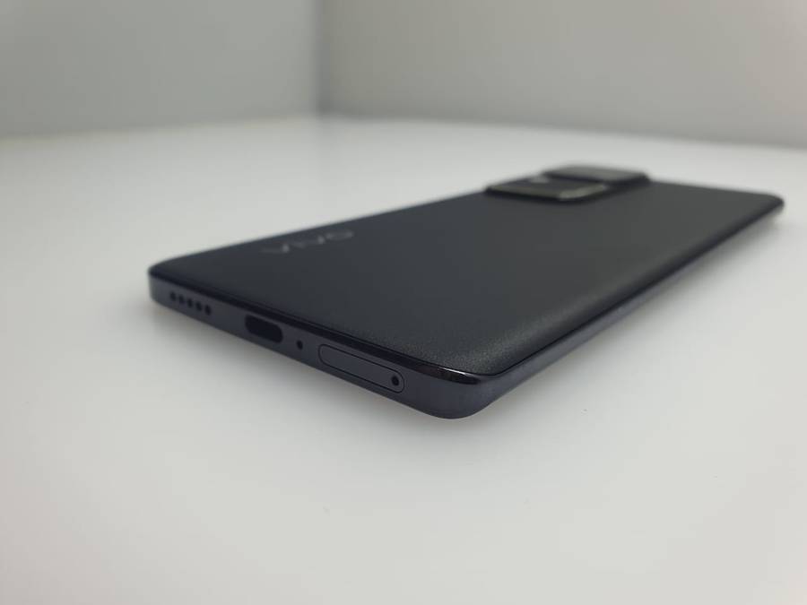 Vivo v30 512GB Dual Sim Black (12 Month Warranty)
