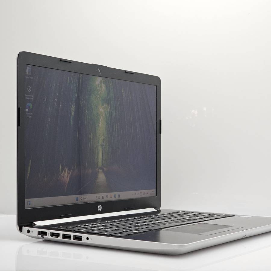 HP 15-da0030ni "Core i5" 1.60GHz 8GB RAM 256GB SSD Silver
