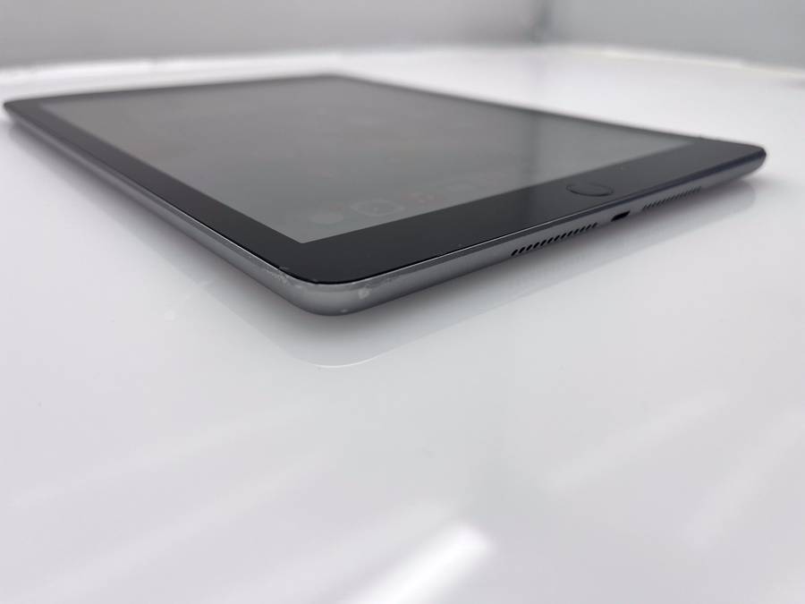 iPad 9.7" 6th Gen 32GB (Wifi/Cellular) Space Grey (3 Month Warranty) - No Touch ID