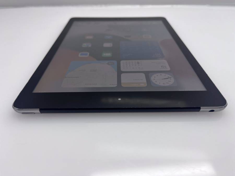 iPad 9.7" 6th Gen 32GB (Wifi/Cellular) Space Grey (3 Month Warranty) - No Touch ID