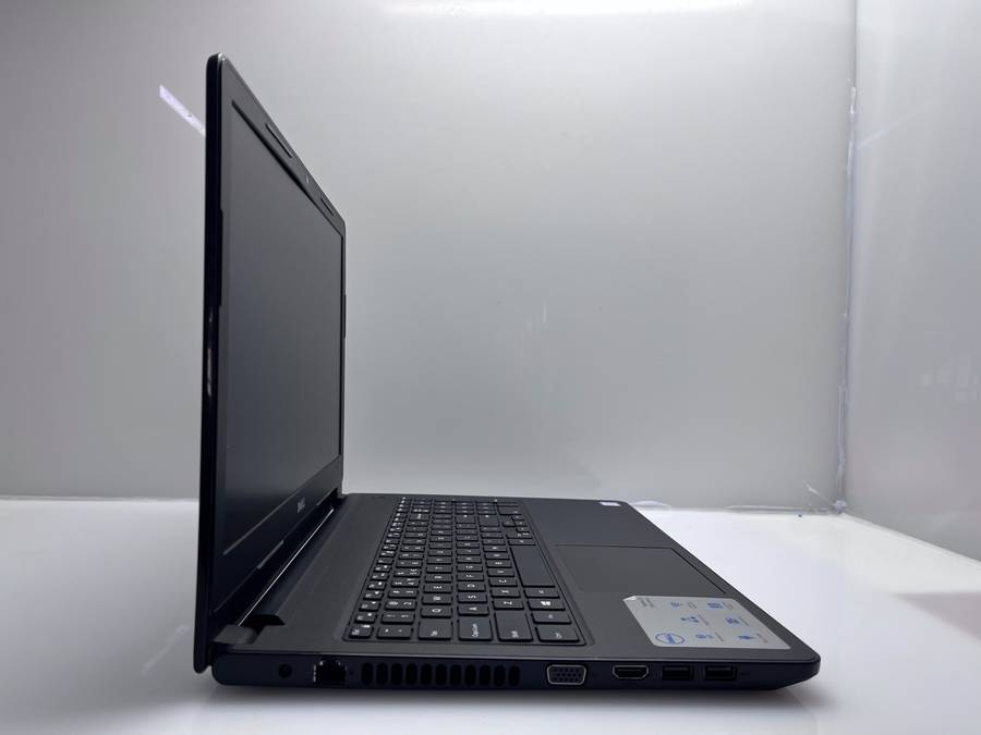 Dell Vostro 15 7th Gen "Core i3" 2.30GHz 8GB RAM 256GB SSD Black - Minor Bright Spots