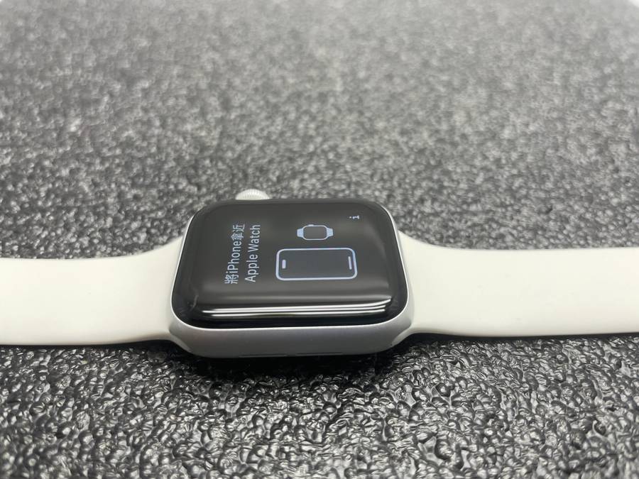 Apple Watch Series 5 40mm GPS Only Aluminium Silver (3 Month Warranty)  With White Straps