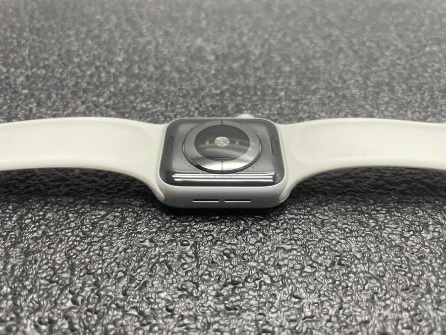 Apple Watch Series 5 40mm GPS Only Aluminium Silver (3 Month Warranty)  With White Straps
