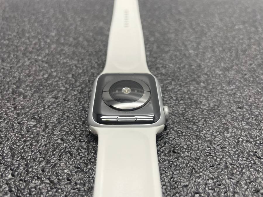 Apple Watch Series 5 40mm GPS Only Aluminium Silver (3 Month Warranty)  With White Straps