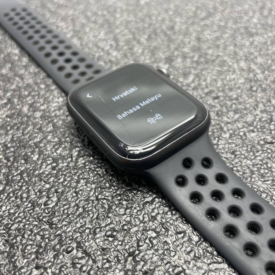 Apple Watch Series 5 44mm GPS Only Aluminum Space Grey - With Black Nike Straps - Cracked Screen