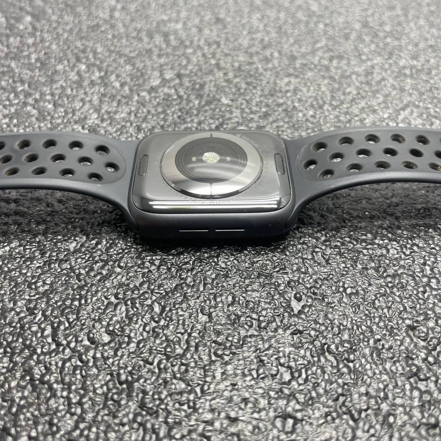 Apple Watch Series 5 44mm GPS Only Aluminum Space Grey - With Black Nike Straps - Cracked Screen