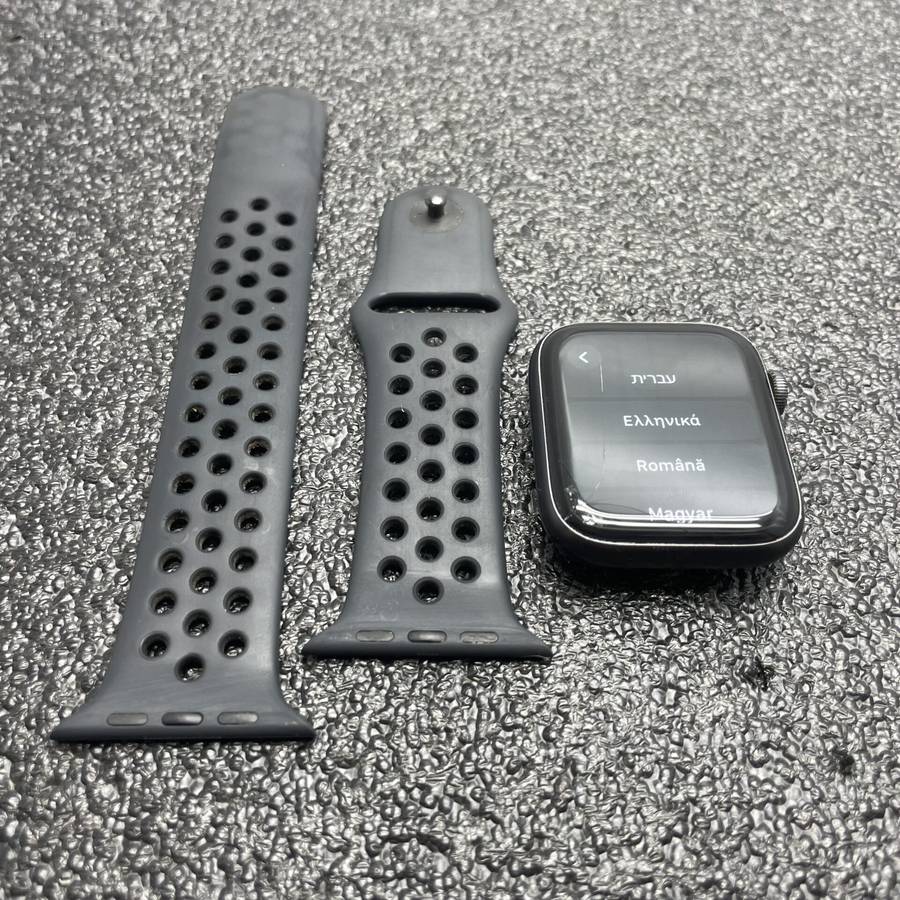 Apple Watch Series 5 44mm GPS Only Aluminum Space Grey - With Black Nike Straps - Cracked Screen