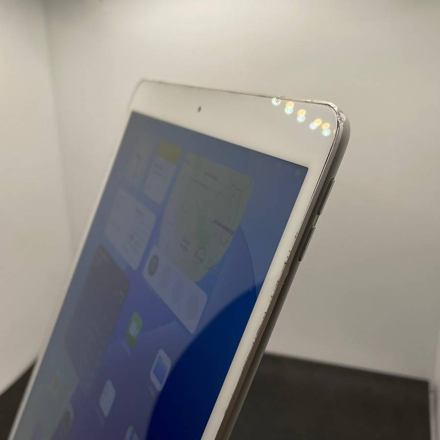 iPad Air 3rd Gen 64GB (Wi-Fi Only) Silver - Bright Spots | LCD Lines | Dim Backlight