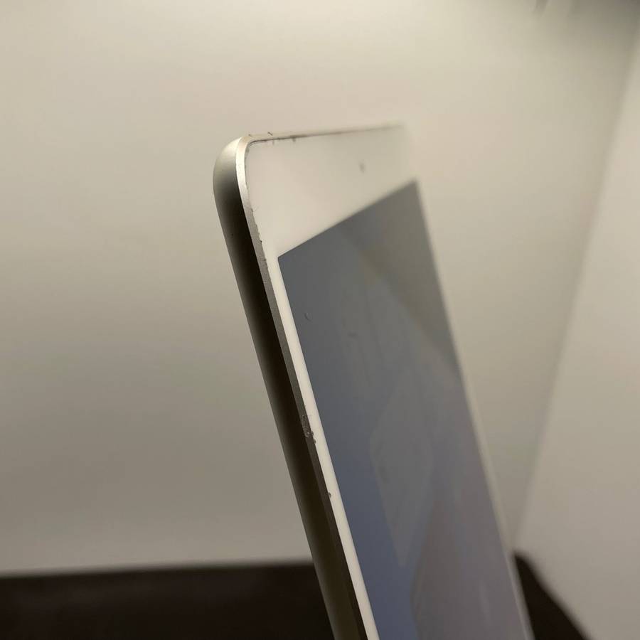 iPad Air 3rd Gen 64GB (Wi-Fi Only) Silver - Bright Spots | LCD Lines | Dim Backlight
