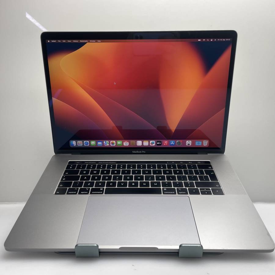 Apple Macbook Pro 15-Inch "Core i7" 2.6GHz (Touch/2019) 16GB RAM 512GB SSD Silver/Space Grey (12 ...