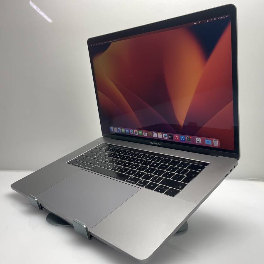 Apple Macbook Pro 15-Inch "Core i7" 2.6GHz (Touch/2019) 16GB RAM 512GB SSD Silver/Space Grey (12 ...
