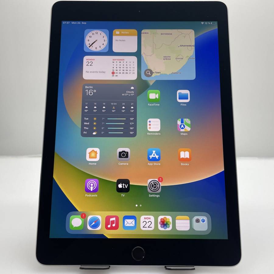 Apple iPad Pro 9.7"  1st Gen 128GB (Wi-Fi Only) Space Grey