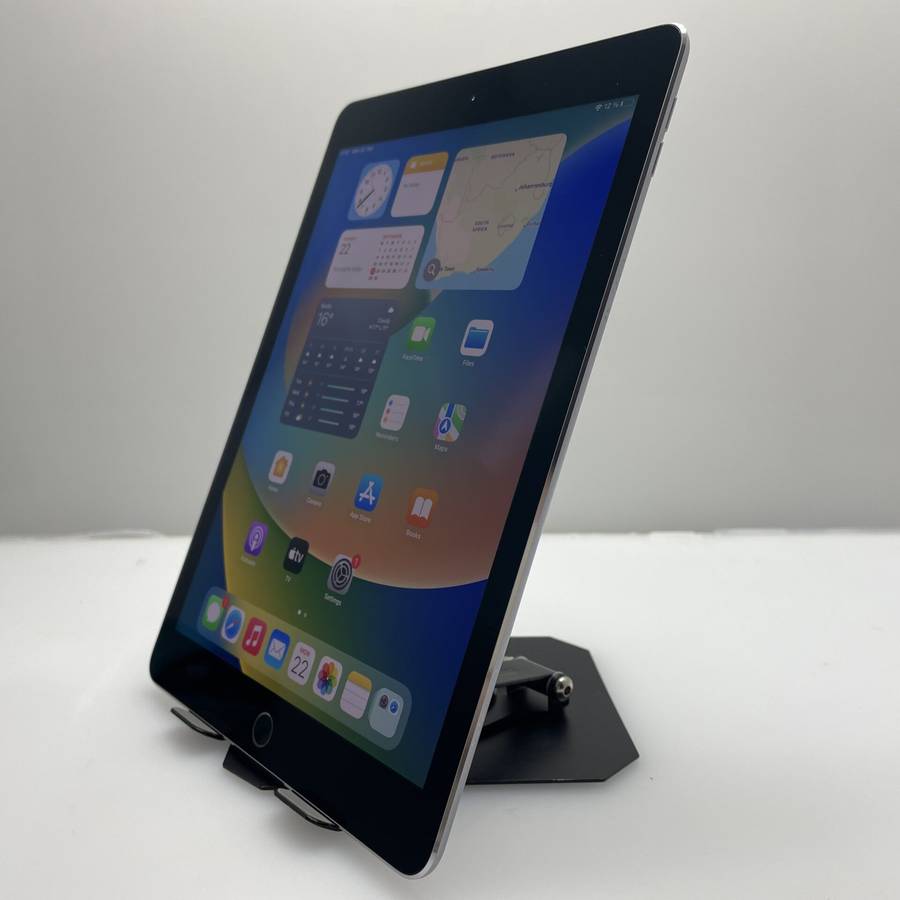 Apple iPad Pro 9.7"  1st Gen 128GB (Wi-Fi Only) Space Grey