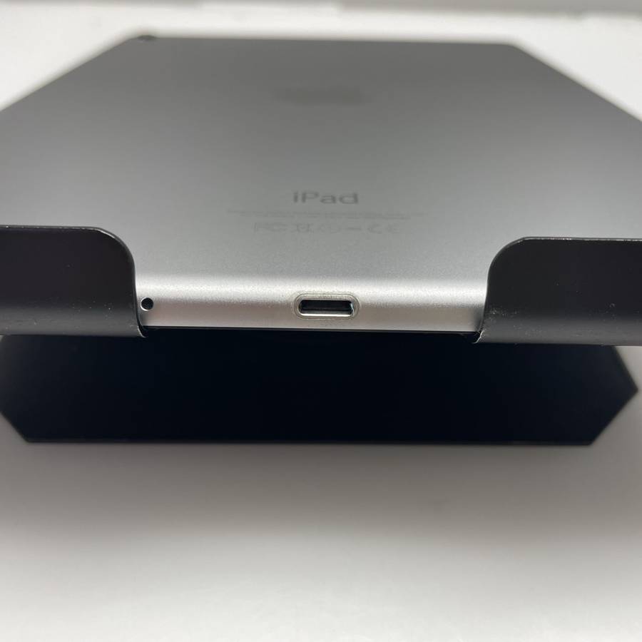 Apple iPad Pro 9.7"  1st Gen 128GB (Wi-Fi Only) Space Grey