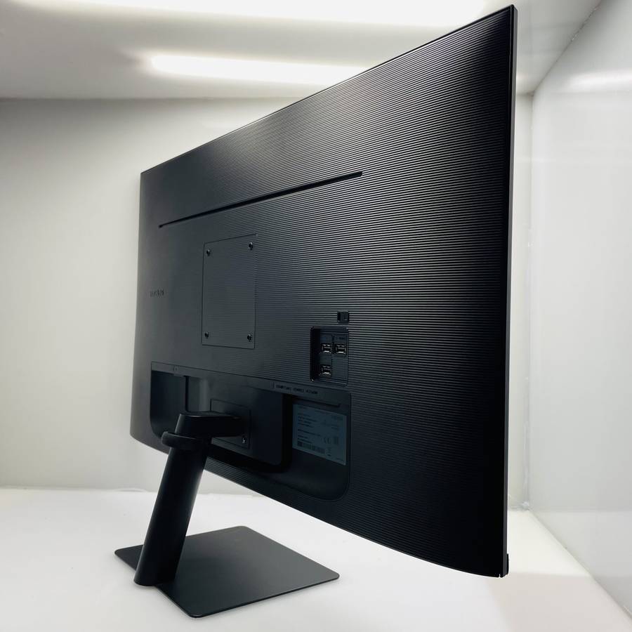 Samsung UHD Smart Monitor 32-inch Black (3 Month Warranty)