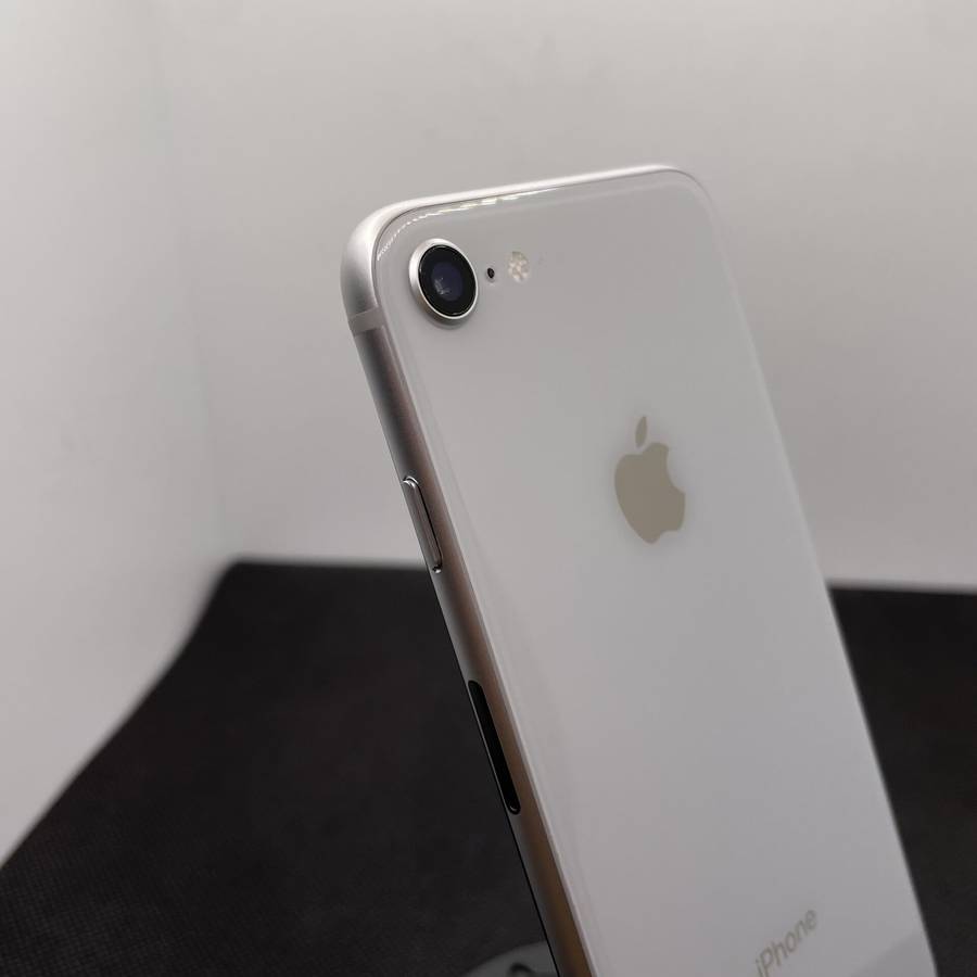 Apple iPhone 8 64GB Silver - (Grade B)