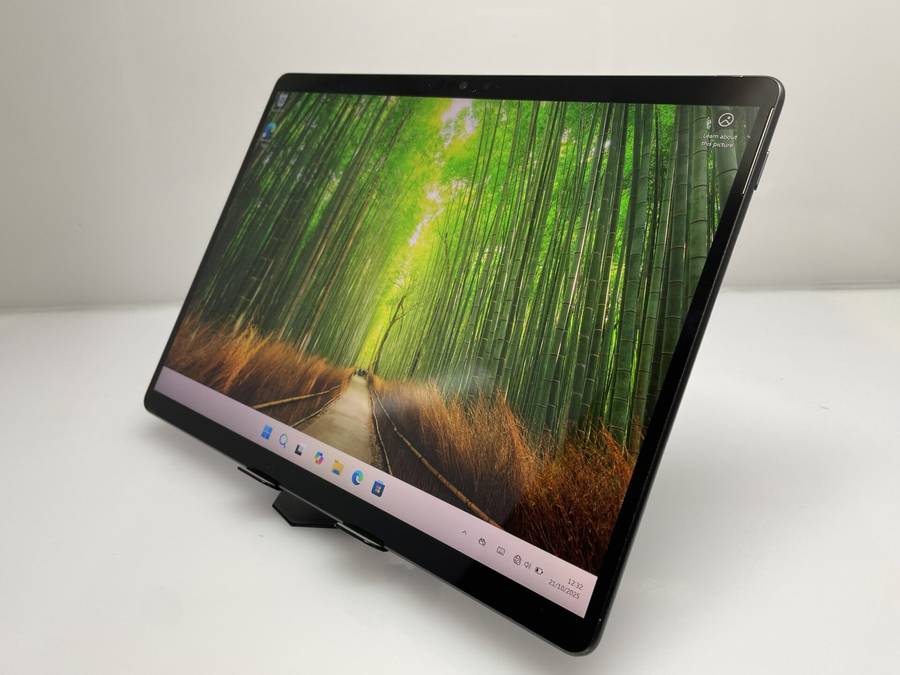 Microsoft Surface Pro 8 11th Gen "Core" i7 3.00GHz 16GB RAM 512GB SSD Graphite (Grade B) - Minor ...