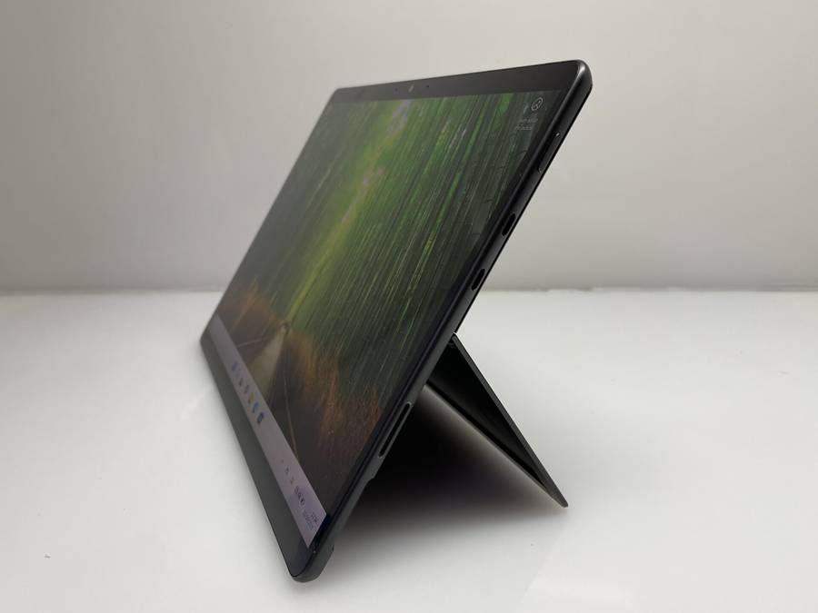 Microsoft Surface Pro 8 11th Gen "Core" i7 3.00GHz 16GB RAM 512GB SSD Graphite (Grade B) - Minor ...