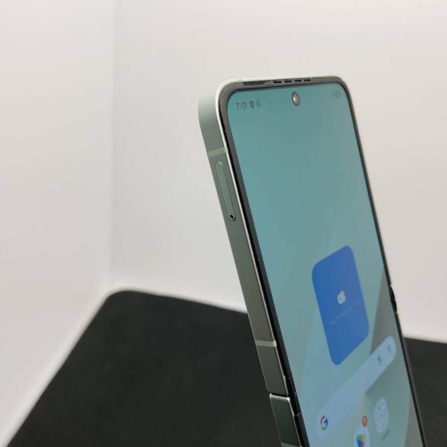 Samsung Galaxy Z Flip 6 256GB Mint  (Grade B)