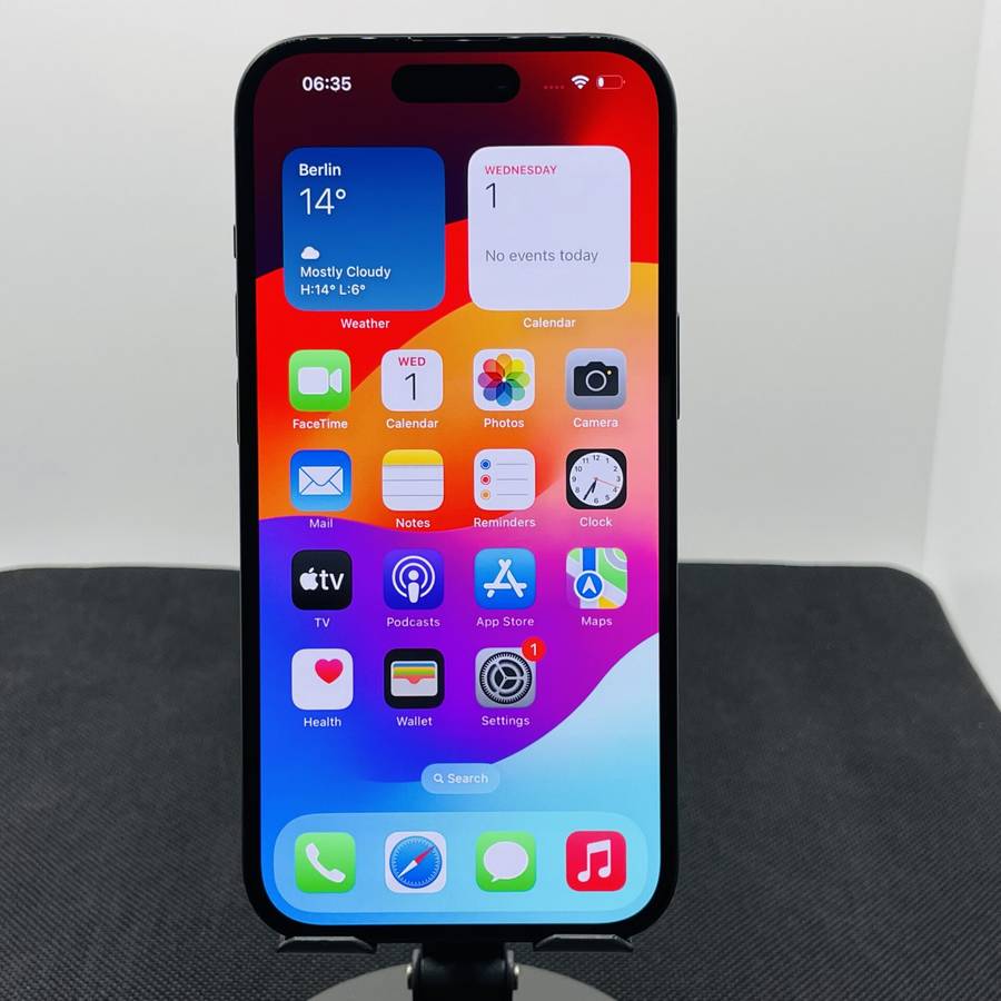 Apple iPhone 15 128GB Black (12 Month Warranty)