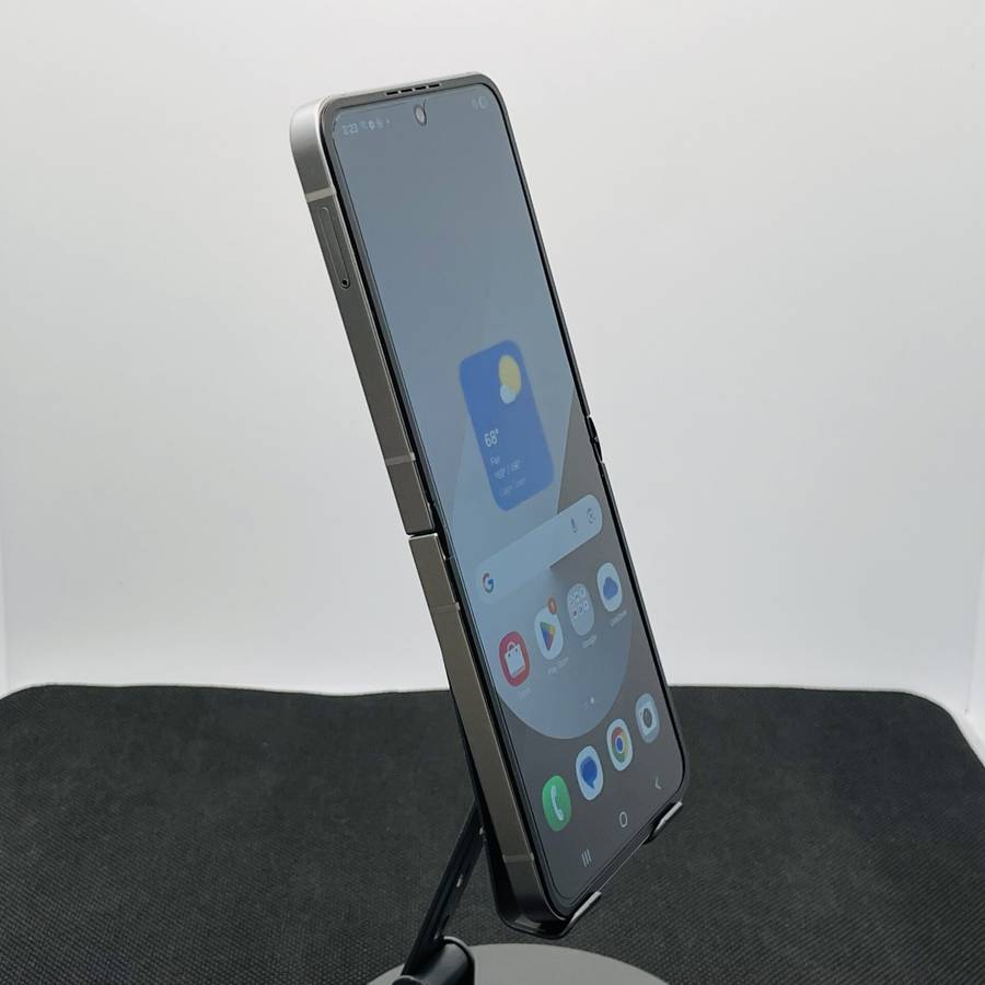Samsung Galaxy Z Flip 6 256GB Silver Shadow (6 Month Warranty)