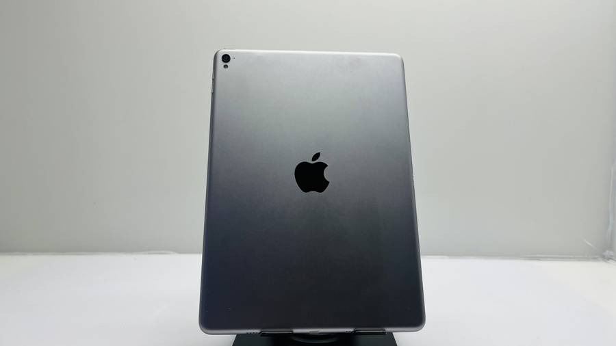 Apple iPad Pro 9.7 1st Gen (WiFi Only) 32GB Silver (Grade B) - No Touch ID