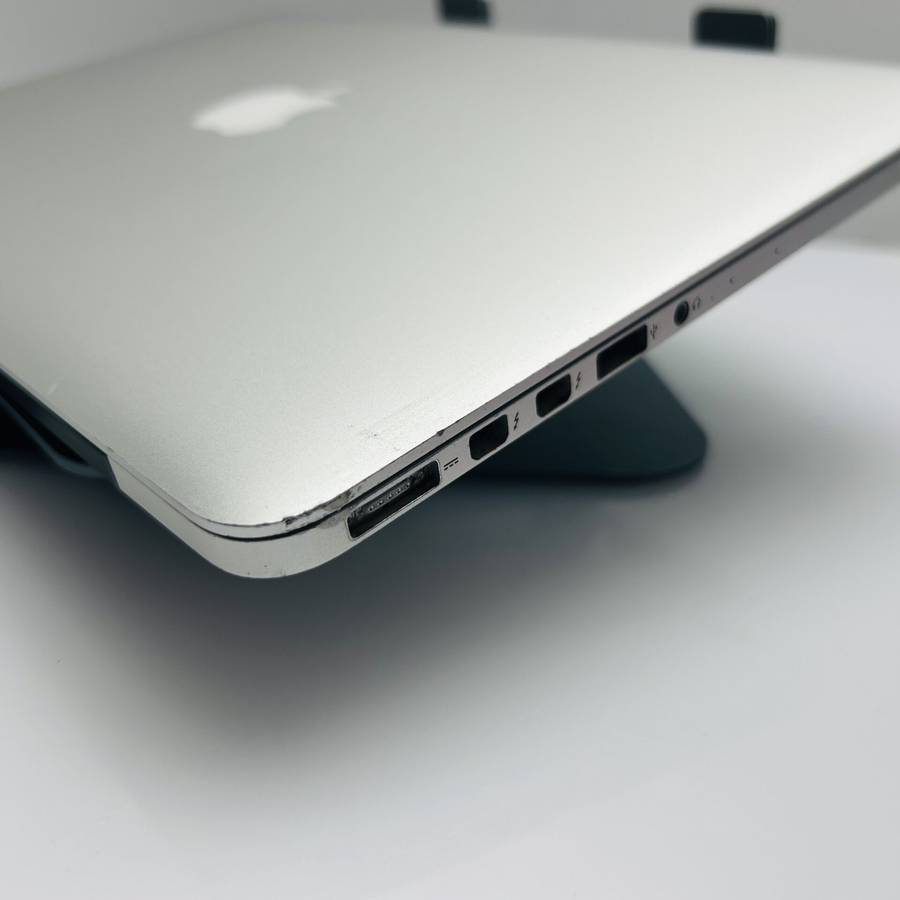 Apple MacBook Pro 13-Inch Core i5 2.7GHz (Early 2015) 8GB RAM 128GB SSD Silver  (Grade B)