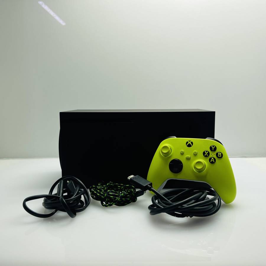 Microsoft Xbox Series X 1TB Black + 1 Controller + 1 Power Cable + 1 HDMI Cable (Grade B)