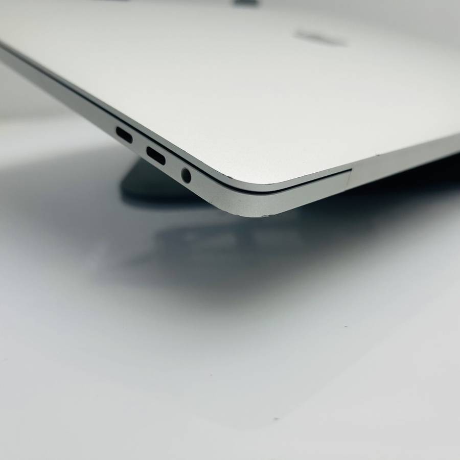 Apple MacBook Pro 16-Inch Core i7 2.6GHz (TouchBar/2019) 16GB RAM 512GB SSD Silver (Conditi...