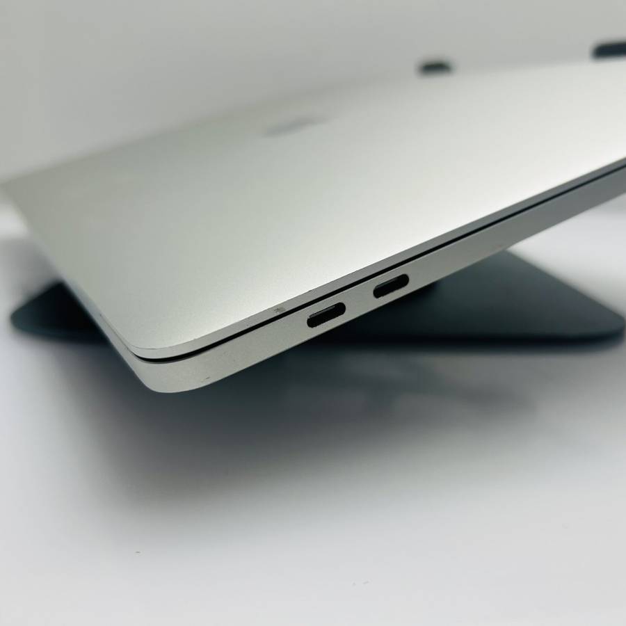 Apple MacBook Pro 16-Inch Core i7 2.6GHz (TouchBar/2019) 16GB RAM 512GB SSD Silver (Conditi...