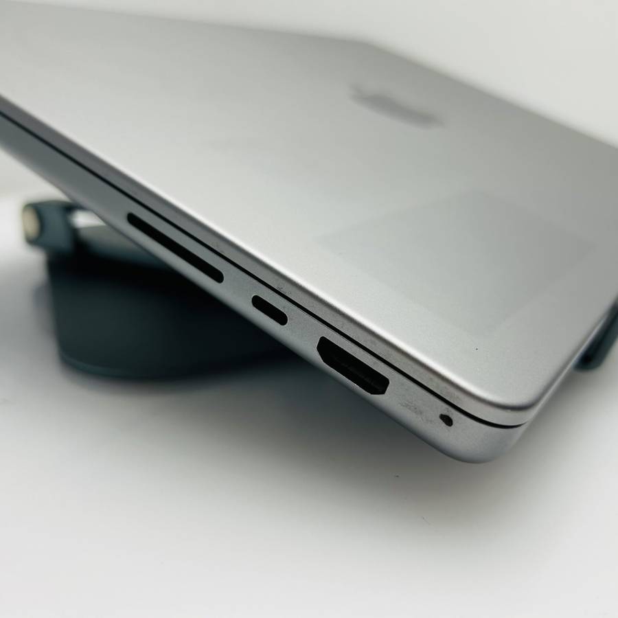 Apple Macbook Pro M1 Pro 14-Inch 8 CPU/14 GPU (2021) 16GB RAM 512GB SSD Space Gray  (Con...