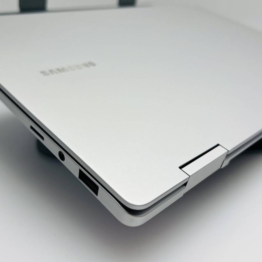 Samsung Galaxy Book 3 13th Gen Core i5 1.30GHz 16GB RAM 512GB SSD Silver (Condition: Good)