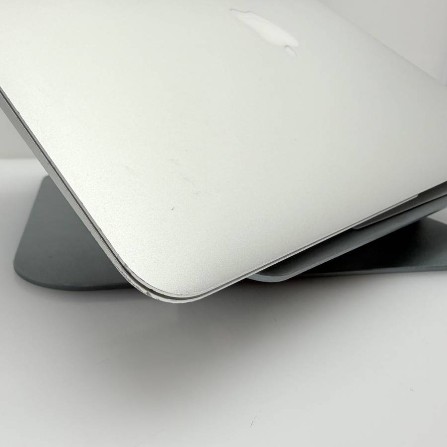 Apple Macbook Air 13-inch Core i5 1.8GHz (2017) 8GB RAM 128GB SSD Silver (Condition: Fair)