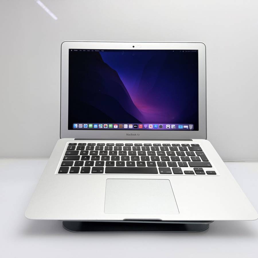 Apple Macbook Air 13-inch Core i5 1.8GHz (2017) 8GB RAM 128GB SSD Silver (Condition: Fair)
