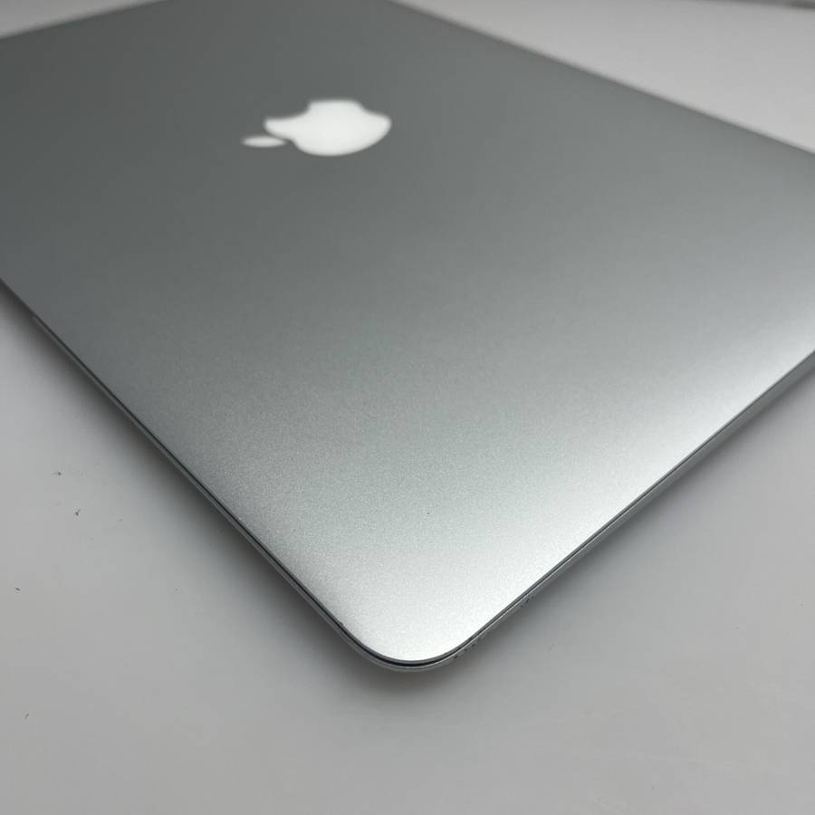 Apple MacBook Air 13-Inch "Core i5" 1,6GHz (2017) 8GB RAM 128GB SSD Silver (Condition: Good)