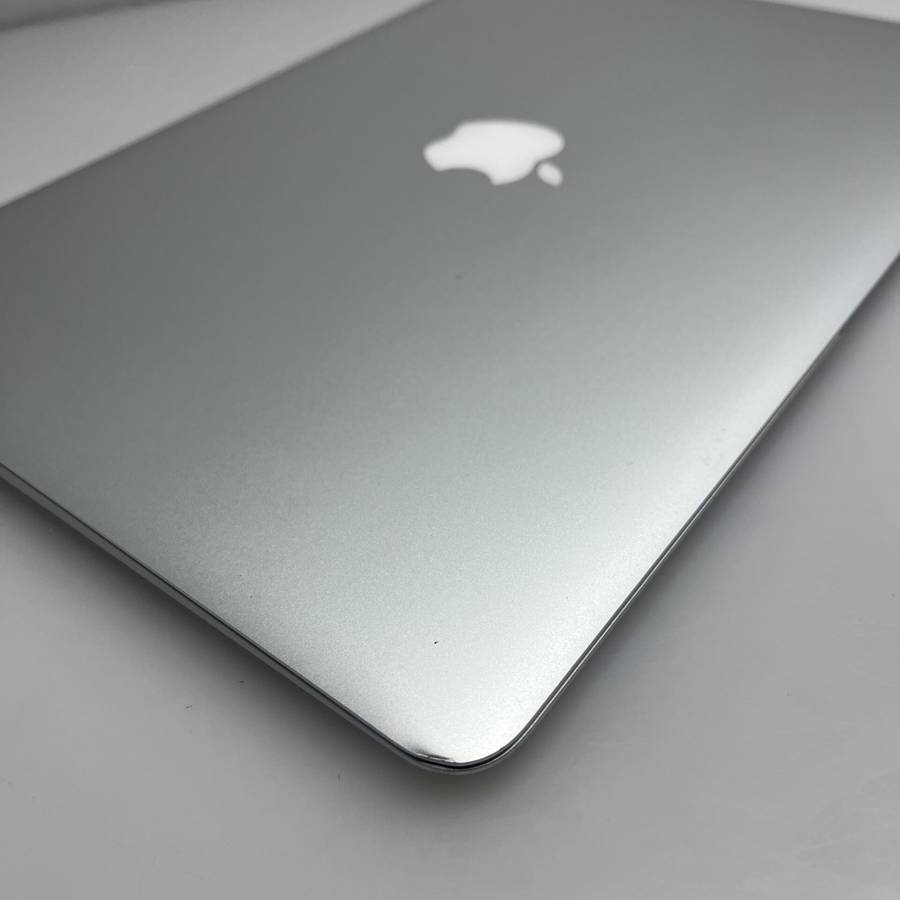 Apple MacBook Air 13-Inch "Core i5" 1,6GHz (2017) 8GB RAM 128GB SSD Silver (Condition: Good)