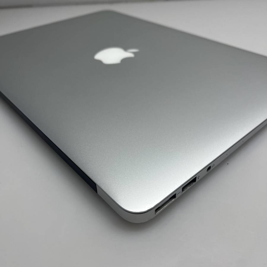 Apple MacBook Air 13-Inch "Core i5" 1,6GHz (2017) 8GB RAM 128GB SSD Silver (Condition: Good)