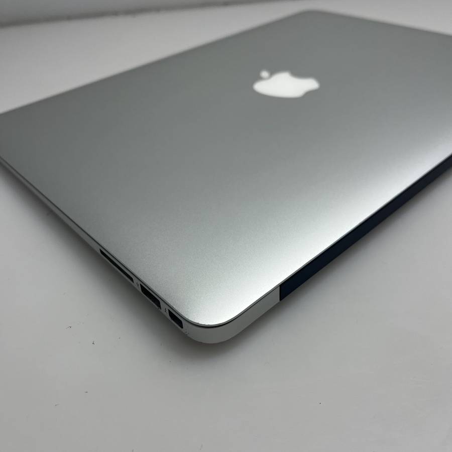 Apple MacBook Air 13-Inch "Core i5" 1,6GHz (2017) 8GB RAM 128GB SSD Silver (Condition: Good)