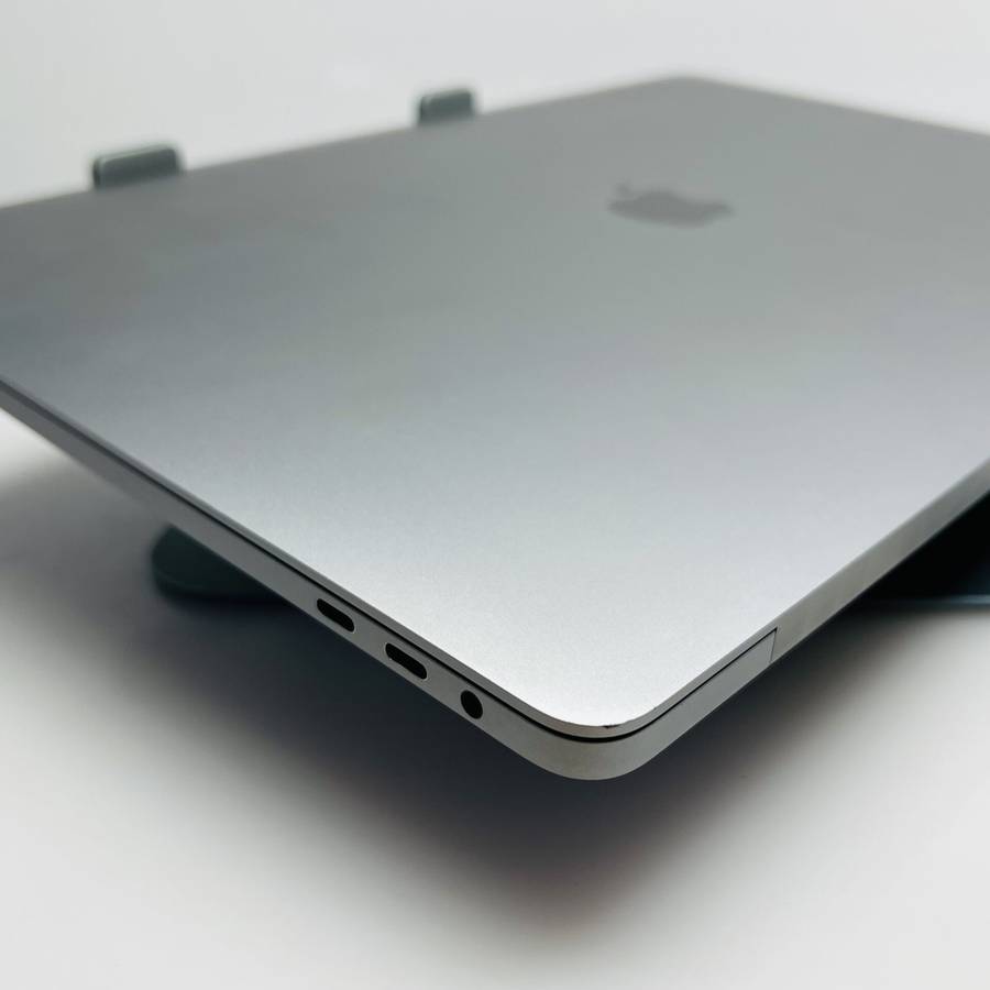 Apple MacBook Pro 16-Inch Core i7 2.6 GHz (TouchBar, 2019) 16GB RAM 512GB SSD Space Gray (C...