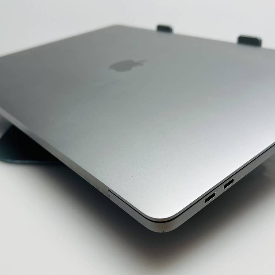 Apple MacBook Pro 16-Inch Core i7 2.6 GHz (TouchBar, 2019) 16GB RAM 512GB SSD Space Gray (C...