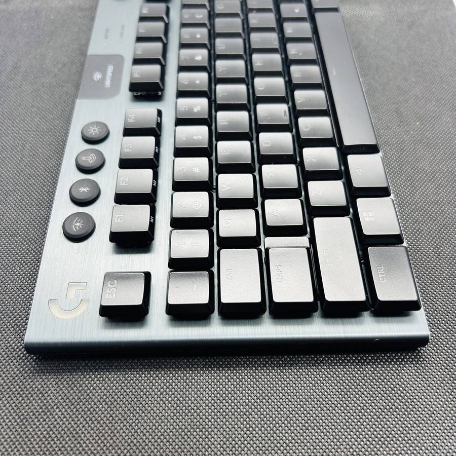 COMBO DEAL: Logitech G915 TKL LIGHTSPEED Wireless RGB Mechanical Keyboard Carbon + SteelSeries Ae...