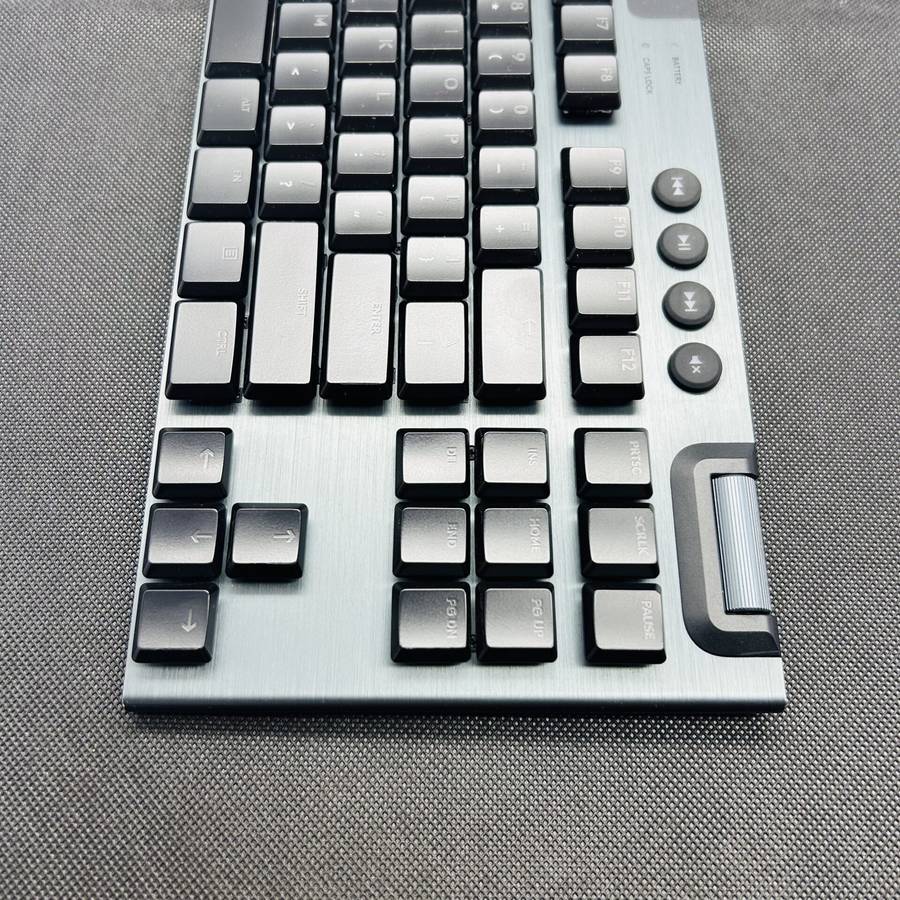 COMBO DEAL: Logitech G915 TKL LIGHTSPEED Wireless RGB Mechanical Keyboard Carbon + SteelSeries Ae...