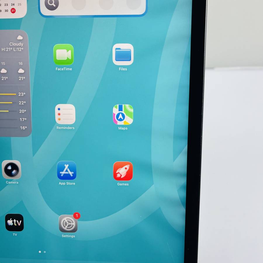 Apple iPad Pro 12.9-inch 5th Gen 256GB (Wifi/Cellular) Space Gray - Curtain Effect on Display, Sc...