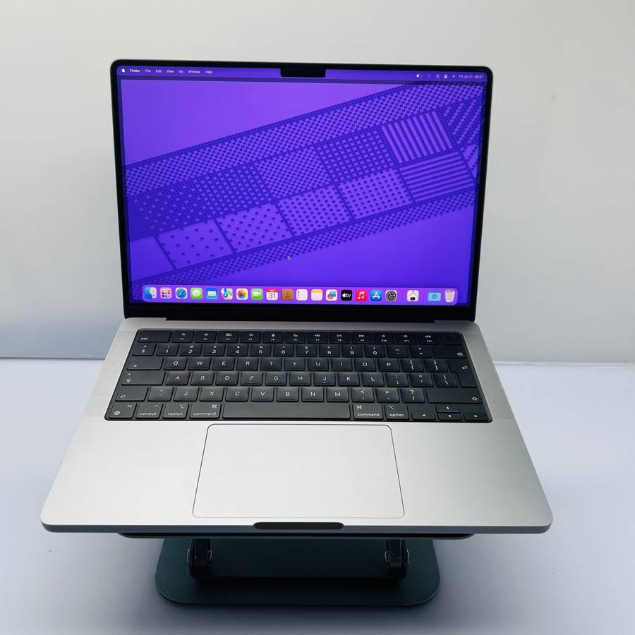 Apple MacBook Pro 14-inch "M3" 8 CPU/ 10 GPU (2023) 8GB RAM  512GB SSD Space Gray (Condition: Good)