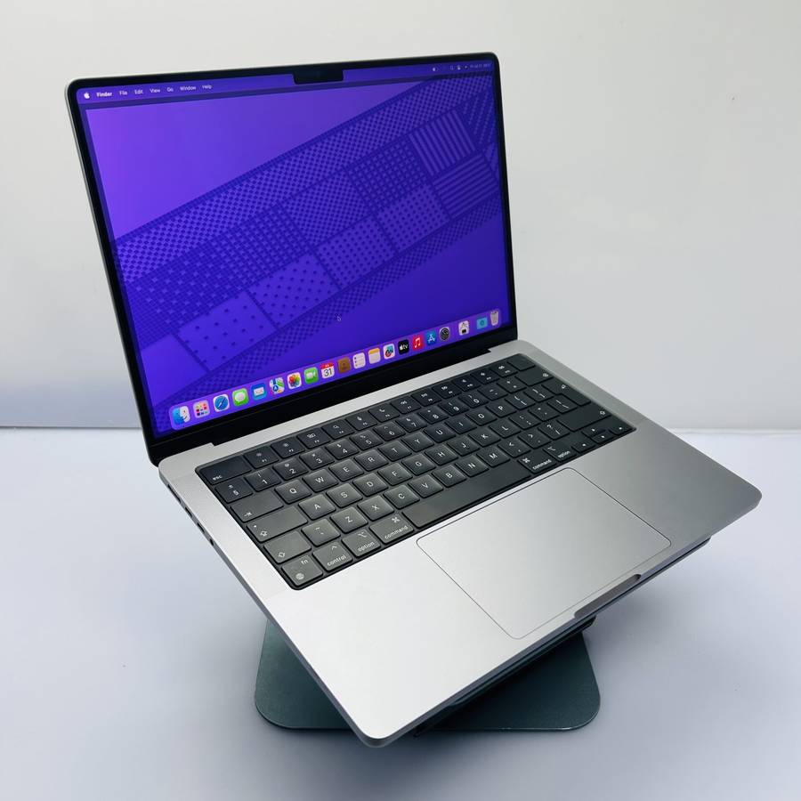 Apple MacBook Pro 14-inch "M3" 8 CPU/ 10 GPU (2023) 8GB RAM  512GB SSD Space Gray (Condition: Good)
