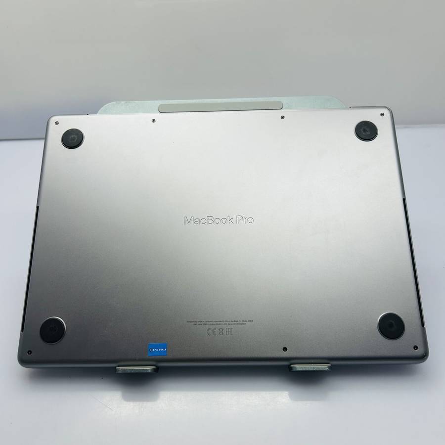 Apple MacBook Pro 14-inch "M3" 8 CPU/ 10 GPU (2023) 8GB RAM  512GB SSD Space Gray (Condition: Good)