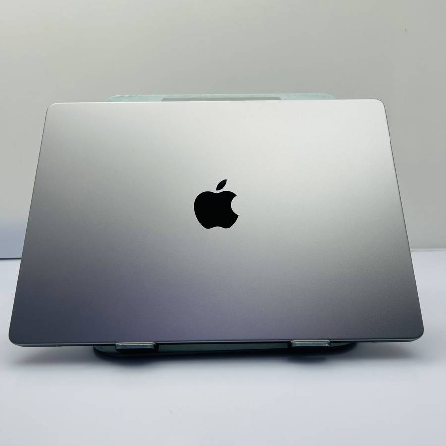Apple MacBook Pro 14-inch "M3" 8 CPU/10 GPU (2023) 8GB RAM 512GB SSD Space Gray (Condition: Good)