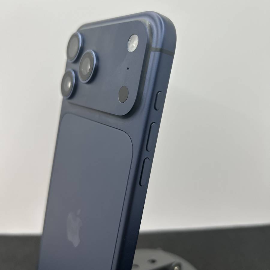 Apple iPhone 17 Pro Max 256GB Deep Blue (Condition: Good)