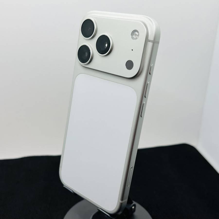 Apple iPhone 17 Pro 256GB Silver (Condition: Excellent)